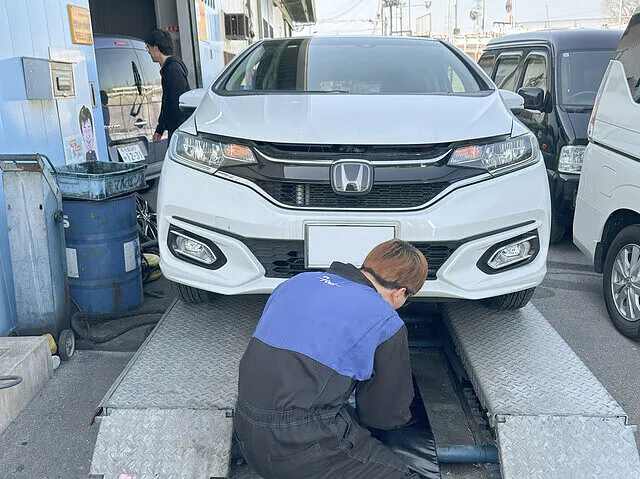 ホンダ フィット　エンジンオイル交換・パッキン交換｜大東市　車検・整備