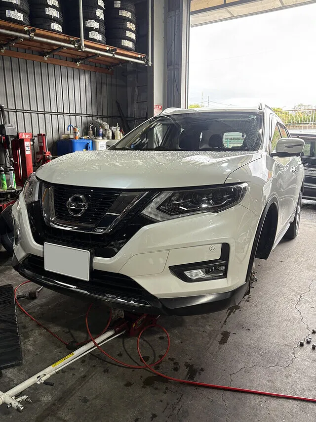 日産 エクストレイル　タイヤ交換｜大東市　整備