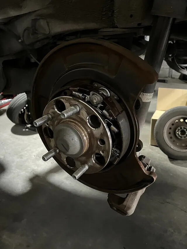 大東市　ホイールナットが締まらない　ハブボルト交換　ホンダ ステップワゴン｜車修理