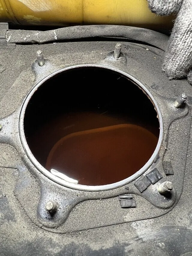 大東市　エンジン不調修理　燃料ポンプ交換　三菱 ミニキャブトラック｜車修理