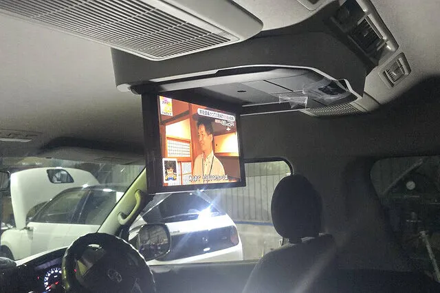 大東市　アルパイン製 フリップダウンモニター取付　トヨタ ハイエース｜パーツ取付