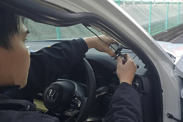 大東市　レーダー探知機取付　ホンダ ヴェゼル｜パーツ取付