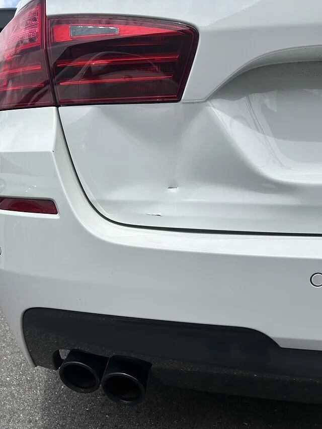 BMW 5シリーズ　リアバンパー・バックドア　交換│堺市　板金塗装