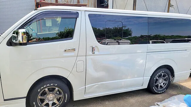 トヨタ ハイエース　スライドドア交換　へこみ修理｜堺市　板金塗装