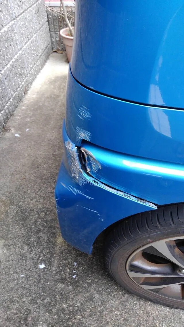 スズキ スペーシア　右クオーターパネル板金塗装（キズ・へこみ修理）　リアバンパー交換｜堺市　板金塗装