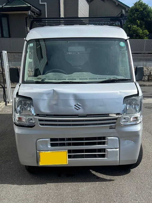スズキ エブリイ　追突事故　ボンネット・ヘッドライト 板金塗装など｜堺市　板金塗装