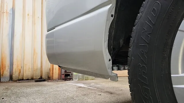 トヨタ ハイエース　右リアクォーターパネル板金塗装｜堺市　板金塗装