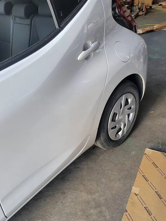 堺市　板金塗装｜左リアドア　キズ・へこみ修理　トヨタ アクア