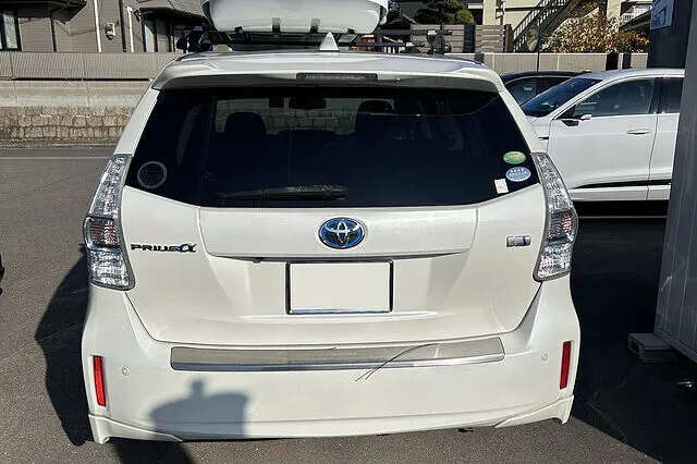 堺市　板金塗装｜追突事故　リアバンパー修理　トヨタ プリウスα