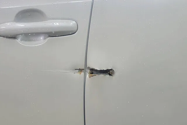 堺市　フロントドア・リアドア　キズ・へこみ修理　トヨタ カローラ｜板金塗装