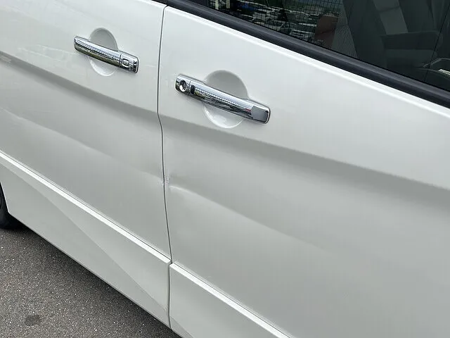トヨタ アクア フロントバンパー・フロントフェンダー交換│堺市 板金塗装