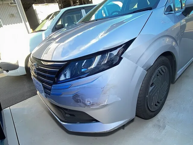 レンタカーを借りてフロントバンパーぶつけました