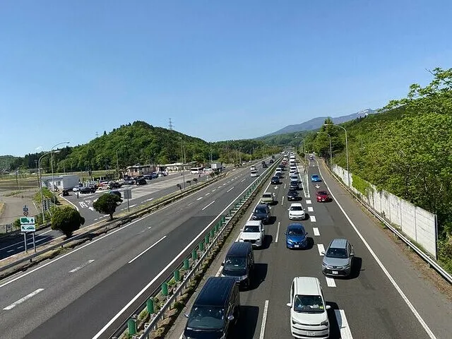 高速道路での渋滞時の注意点