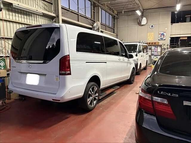 VクラスとLSのタイヤ交換でした