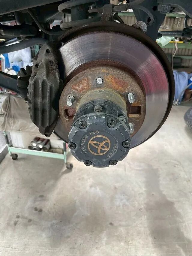 ランクル78　フロントハブ（オート→マニュアル）ボルト交換 西条