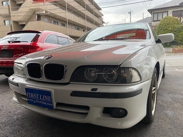 横浜市　都筑区　BMW　E39　５シリーズ　フロントガラスモール交換