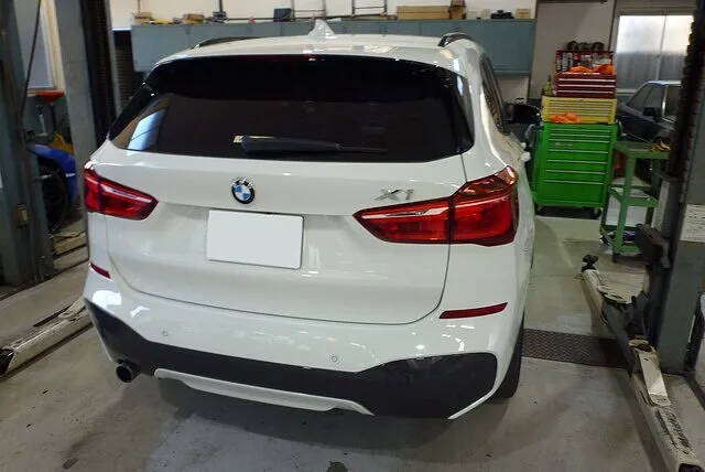 BMW F48 X1 車両動き出し注意 修理 三重県 津市