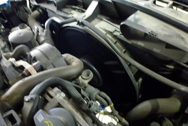 ベンツ W212 E350 電動ファン不調 修理 三重県 津市