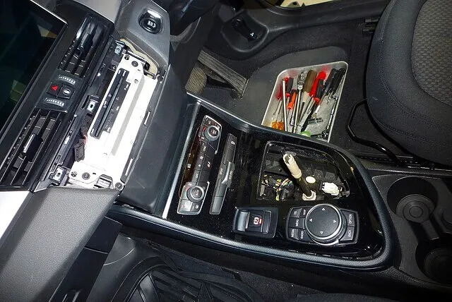 BMW F45 218d アクティブツアラー 動き出し注意
