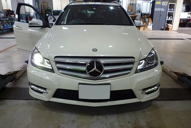 ベンツ W204 C200 ヘッドライト点灯不良 三重県