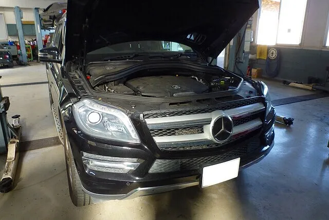 ベンツ W166 GL350 エンジンオイル漏れ 修理 津市