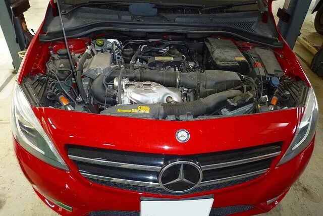 ベンツ W246 B180 エンジンオイル漏れ 修理 三重県