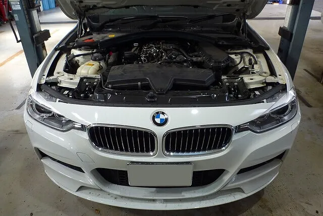 BMW F31 320d エンジンオイル漏れ 修理 三重県