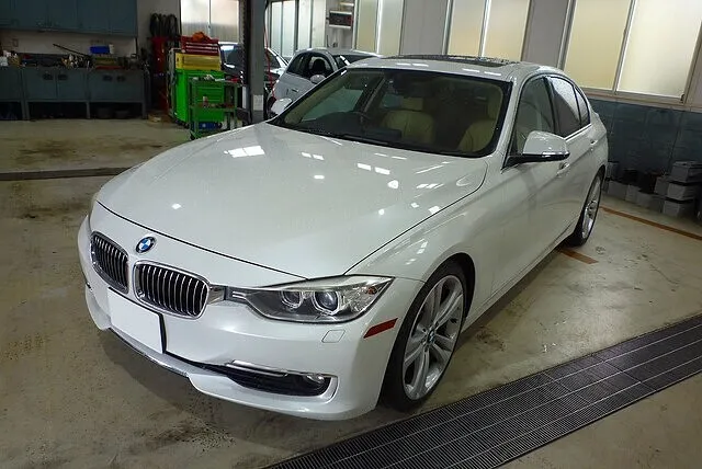 BMW F30 320i ダウンパイプ 三重県 tzart