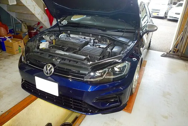 VW ゴルフ エンジンオイル漏れ 修理 三重県 津市
