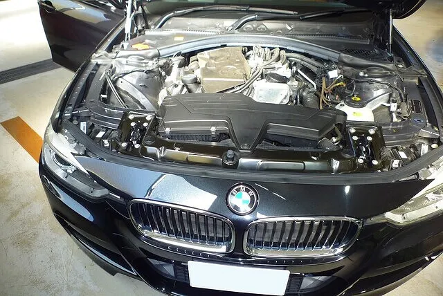 BMW F30 320i ドライブトレーン警告 修理 津市 