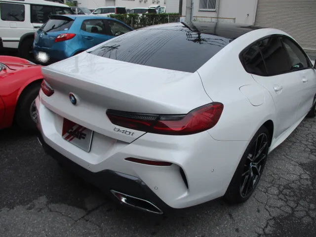 BMW　M8　リヤフェンダー　スポット修理