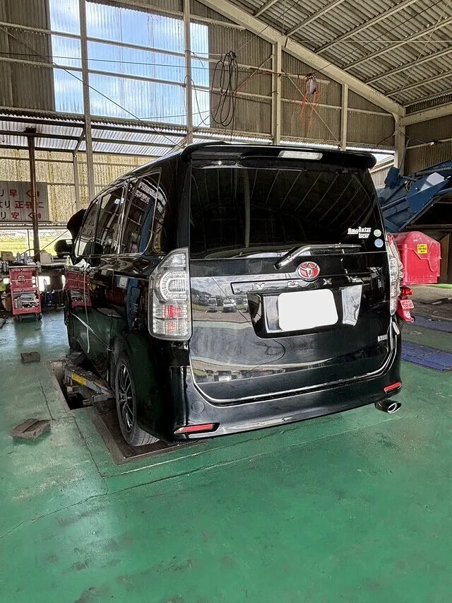 阿南市 ヴォクシー ラジエーター交換/整備工場