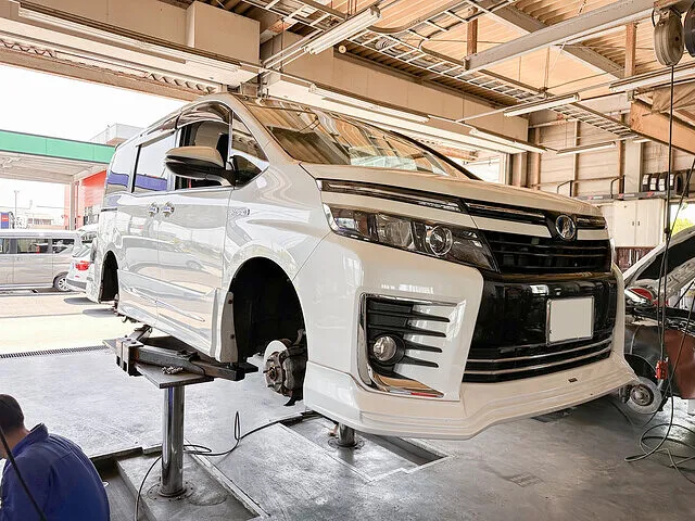 坂出市　トヨタ ヴォクシー　タイヤ交換│車検・整備