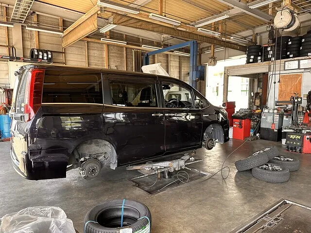 坂出市　トヨタ エスクァイア　スタッドレスタイヤから夏タイヤへ履き替え│車検・整備