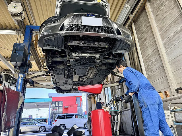 国分寺　バッテリー交換・エンジンオイル交換　レクサス IS│車検・整備