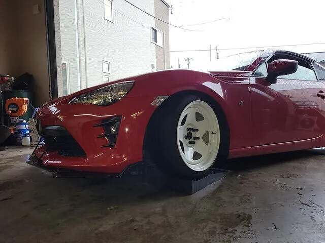 由利本荘市 エッセ 超車高短タイヤ入替え 165/40R16