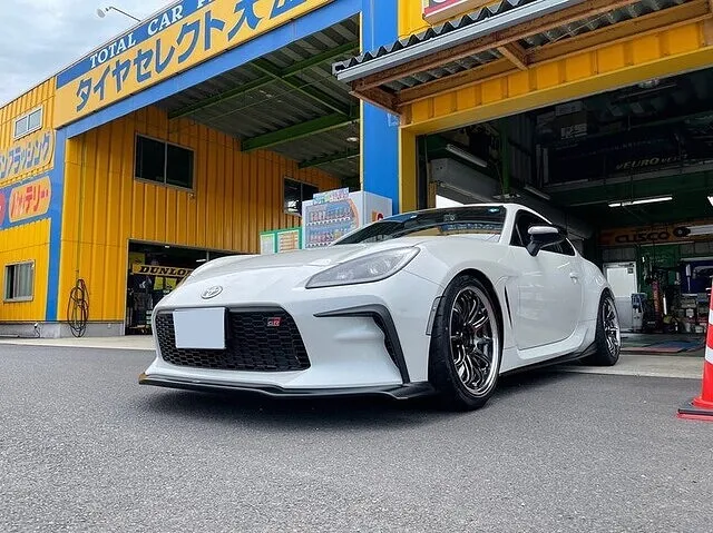 WORK 19インチ ZR10 2P プリウス 86　GR86 4本セット WORK 19インチ ZR10 2P プリウス 86 GR86 4本セット - メルカリ
