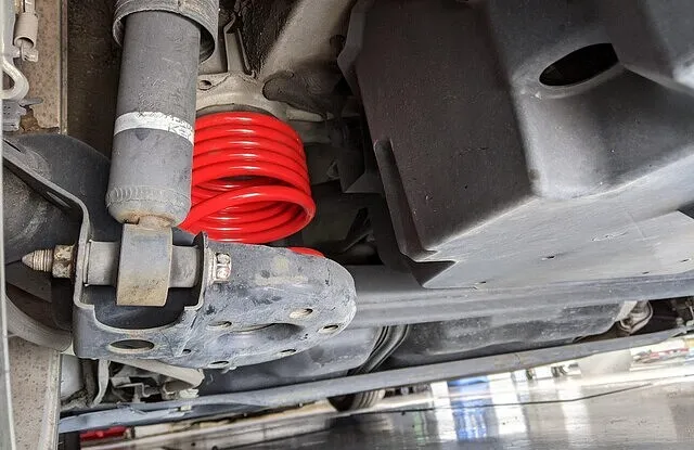 プリウス ダウンサス取り付け トヨタ ローダウン パーツ