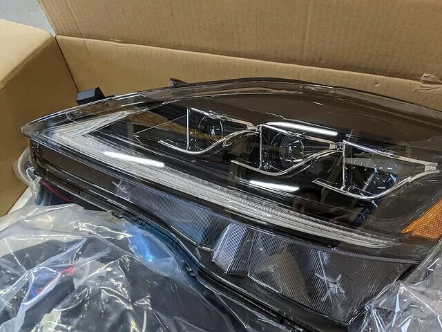 LED E250A ヘッドライト右 コンソールユニットなし 小型ライト