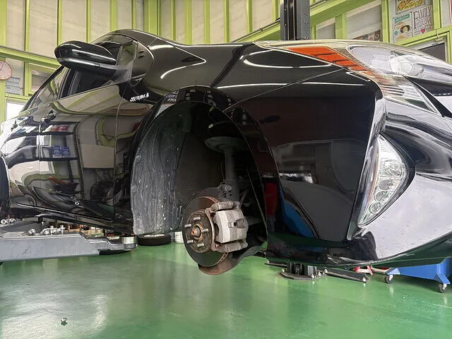 トヨタ プリウス スタビライザーリンクロッド交換│岐阜県瑞穂市