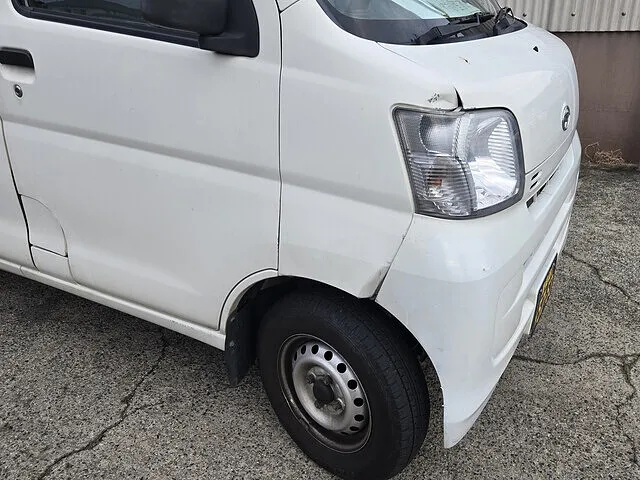 豊橋市　フロントフェンダー・フロントバンパー　キズ・へこみ修理　ダイハツ ハイゼットカーゴ｜鈑金塗装