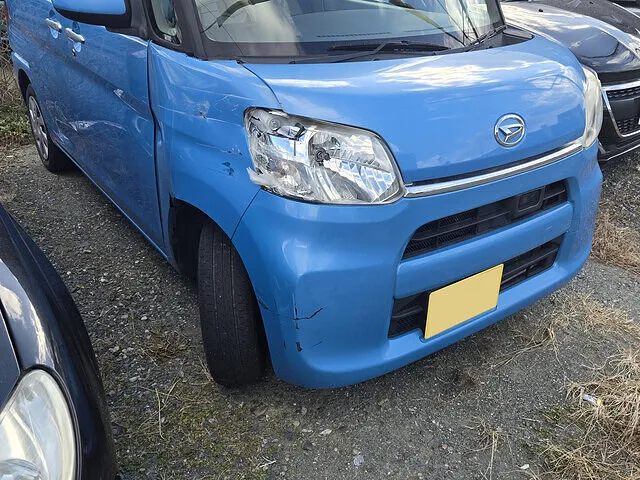 豊橋市　フロントバンパー・フロントフェンダー　キズ・へこみ修理　ヘッドライト交換　ダイハツ タント　自費修理｜鈑金塗装