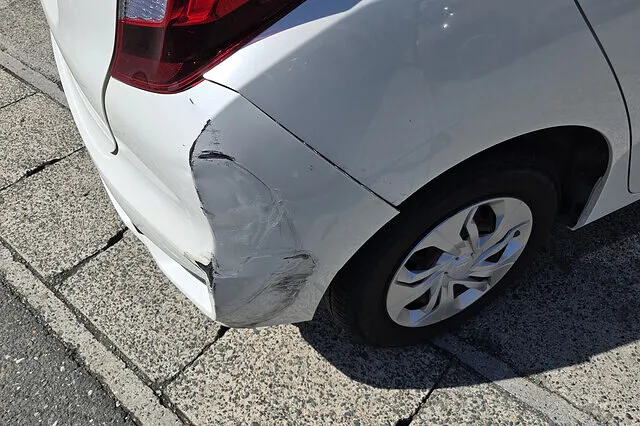 豊橋市　リアバンパー交換　リアフェンダー修理　ホンダ フィット｜鈑金塗装