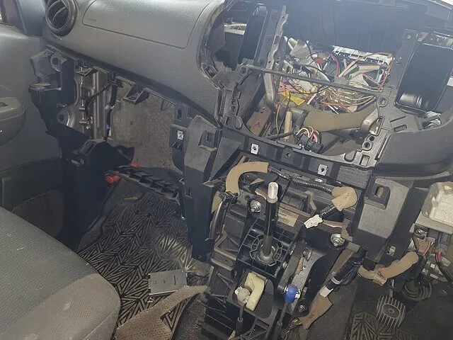 南足柄市　エアコンスイッチ不具合　エアコンスイッチパネル交換　日産 NV200バネット│修理