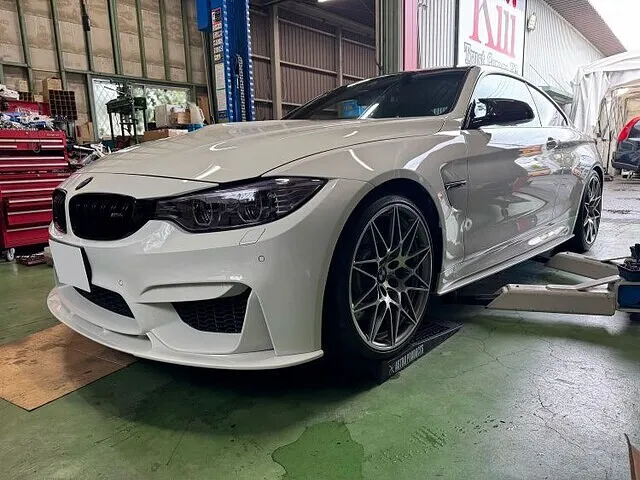 摂津市・BMW M4・スペーサー取り付け作業