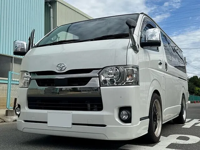 摂津市・ハイエース・オイル交換・フロントリップ取り付けなど