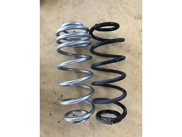 プジョーRCZ　ダウンサス サスペンション組み込み済み ダウンサス新品同様 プジョーRCZダウンサス サスペンション組み込み済み ダウンサス