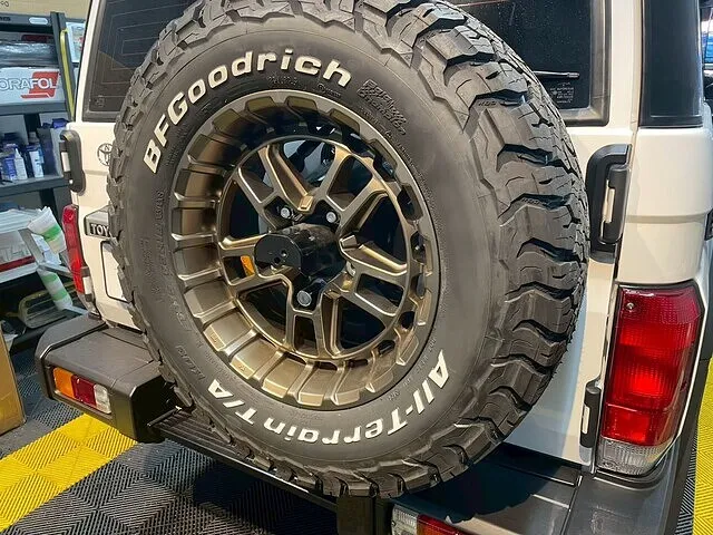 TOYOTA LAND CRUISER 70