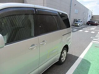 生駒市　ヴォクシー　左リアドア交換修理