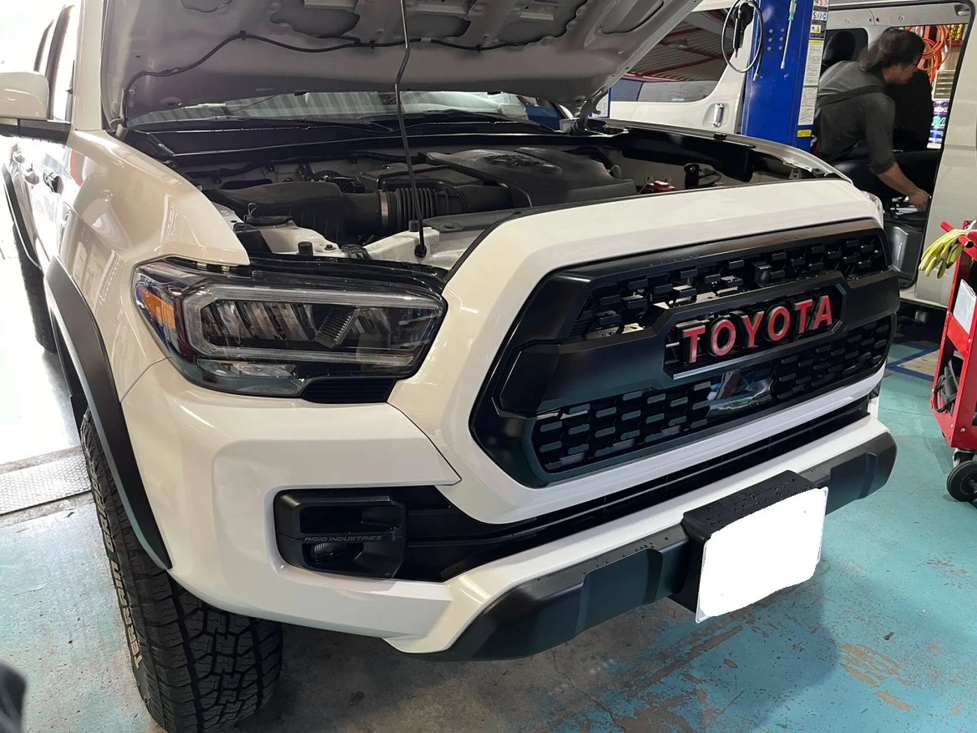 茨木市 米国トヨタ タコマ ピックアップトラック オイル交換